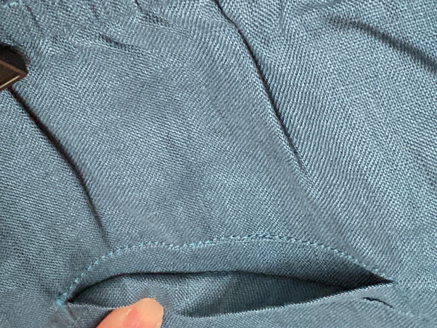 麻100%のカジュアルパンツ